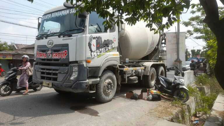 Truk molen surya bengan sakti.
