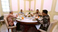 Jokowi makan siang dengan capres.