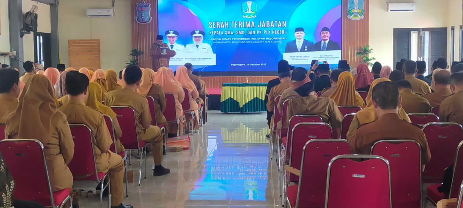 Mutasi kepala sekolah.