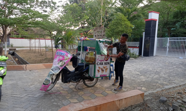 Cak Kin penjual Crepes