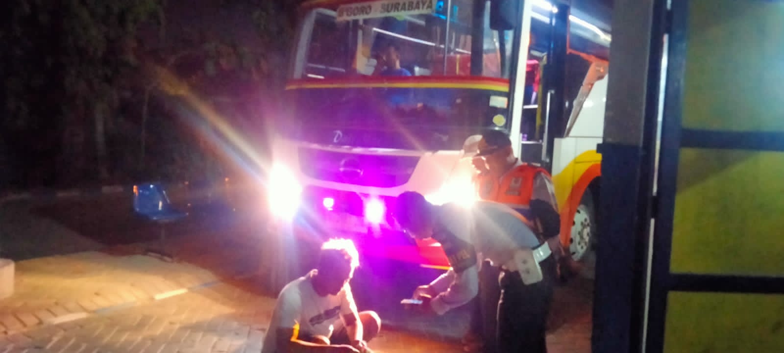 Emas tertinggal di bus.