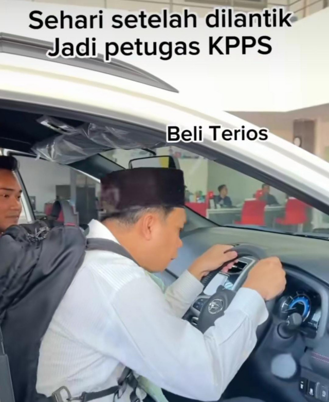 Tangkap layar akun TikTok @setiawan3868 tentang parodi anggota KPPS beli mobil Terios.