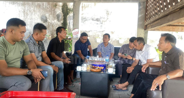 PERDANA : Rapat pengurus digelar secara sederhana membahas cabor kickboxing secara profesional untuk tancap gas raih prestasi.