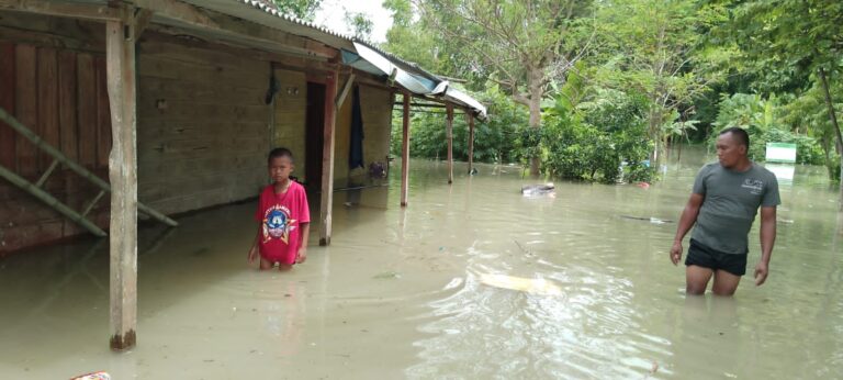 Banjir luapan Sungai Bengawan Solo.