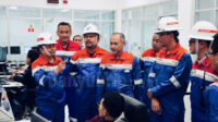 Jajaran manajemen PEPC Zona 12 dan terkait saat melakukan kunjungan perdananya ke fasilitas plant JTB di Desa Bandungrejo, Ngasem, Bojonegoro, Jawa Timur, Kamis (29/03) dalam rangka melakukan Management Walkthrough.