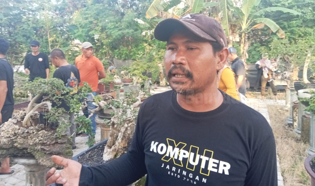 Totok Sujatmiko, penggagas Pasar Bonsai Bojonegoro.