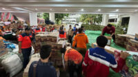 PGE Area Lahendong menyerahkan bantuan untuk warga terdampak kepada Posko Bencana erupsi Gunung Ruang.