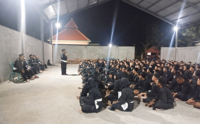 Latihan bersama siswa putih PSHT Ranting Kedungadem.