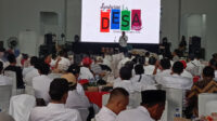Ketua AKD Bojonegoro, Sudawam, saat memberikan sambutan dalam acara tasyakuran di GOR Dolokgede, Kecamatan Tambakrejo, Kabupaten Bojonegoro, Jawa Timur.