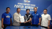 Edi Sampurno kembalikan formulir ke DPC Demokrat Bojonegoro.
