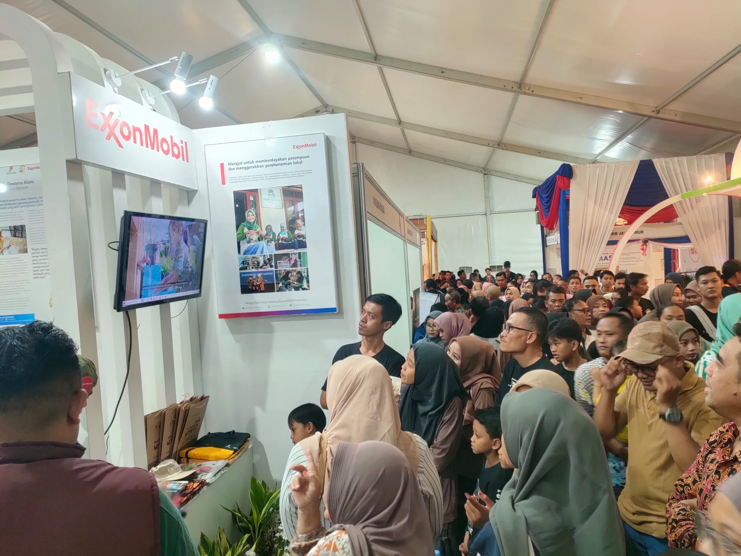 Festival Batik Daerah.
