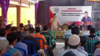 Anggota DPRD Jatim, Budiono saat melakukan sosialisasi toleransi dan keberagaman di Desa Sendangharjo, Kecamatan Ngasem, Kebupaten Bojonegoro, Jawa Timur, Minggu (14/07).