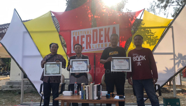 Kemah Festival Merdeka Literasi Forum TBM Kabupaten Bojonegoro.
