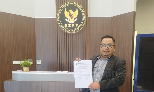 Hanafi melaporkan Bawaslu Bojonegoro ke DKPP karena diduga tidak netral.