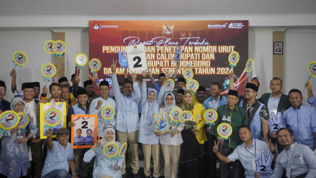 Pasangan Wahono-Nurul nomor urut 2.