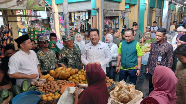 Cawagub Jatim Lukmanul Hakim blusukan pasar Baureno.