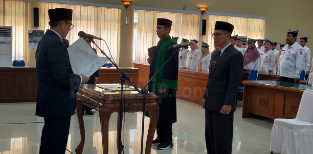 Pj Bupati Adriyanto sedang melantik Djoko Lukito sebagai Pj Sekda Bojonegoro, Jawa Timur.