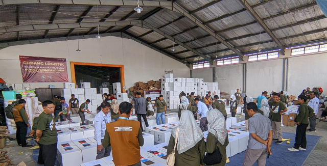 KPU Bojonegoro, Jawa Timur segera mendistribusikan logistik Pilkada 2024.