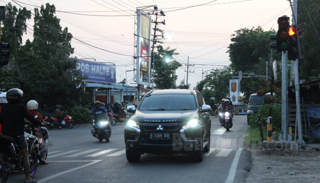 Lampu lalu lintas diganti.