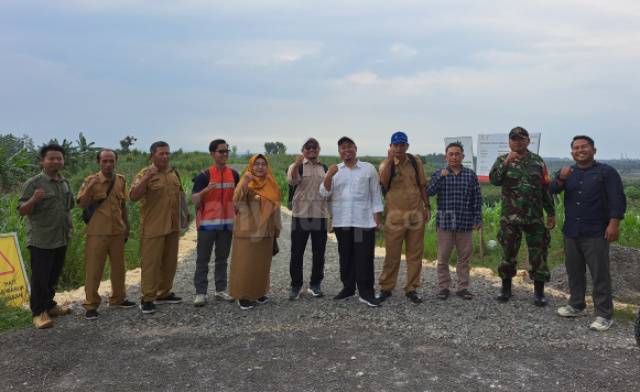 Pembangunan jalan desa Dolokgede