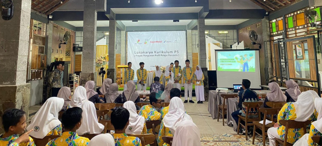 YDTI Bersama EMCL Tingkatkan Kapasitas Duta Lingkungan SMAN MT.
