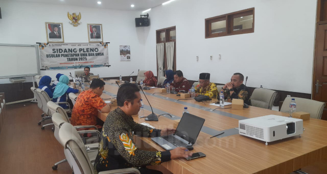 Sidang pleno dewan pengupahan.