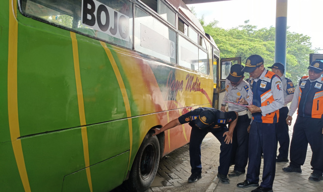 Dishub Bojonegoro cek kelaikan bus