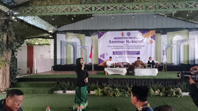 Anggota DPD RI Komite 3 memaparkan materi moderasi beragama.