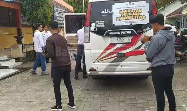 GRATIS : Salah satu MPU saat melakukan antar jemput pelajar disabilitas di SLB.