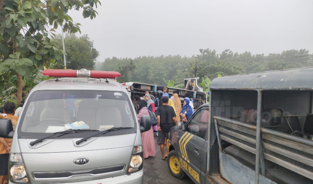 Mobil Elf Rombongan Wisata Religi Terguling di PUK Ngasem-Ngambon