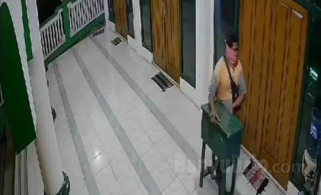 Maling kotak amal