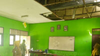 Ruang kelas SDN Ngraho rusak.