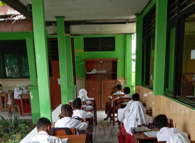 Ruang kelas SDN Ngraho rusak.