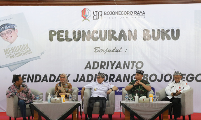 Peluncuran buku Adriyanto.