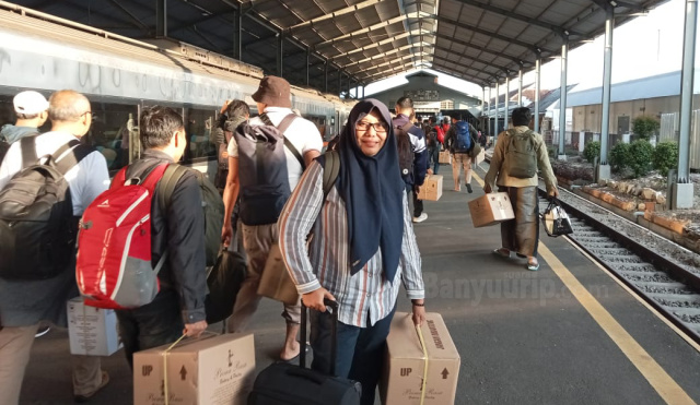 Penumpang kereta api Bojonegoro