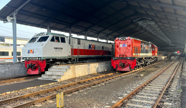 Kereta api daop 8