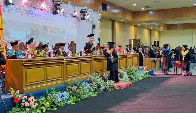 Unigoro wisuda mahasiswa