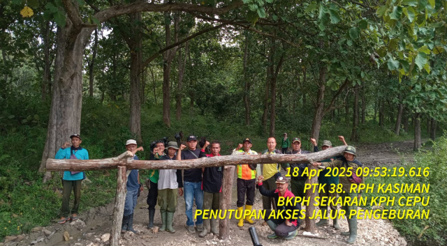 KPH Cepu tutup jalan pengeboran minyak ilegal.