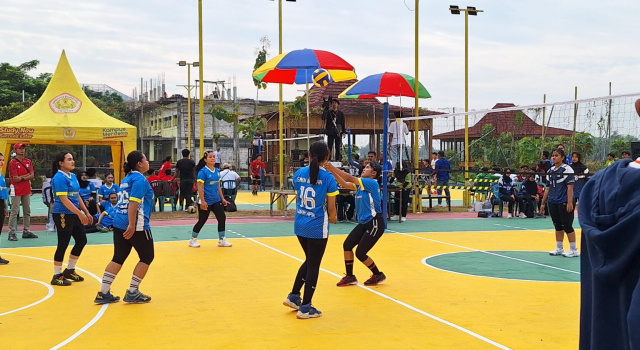bola voli SMAN 1 Kasiman versus SMAN 1 Bojonegoro.
