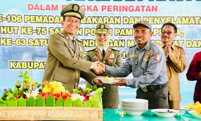 Bupati Wahono dan Wabup Nurul