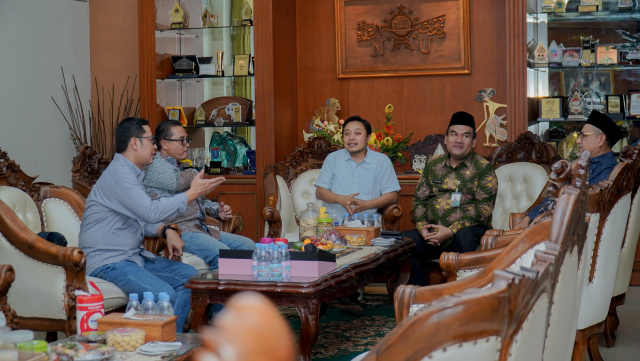 Ketua BKS Blok Cepu, Mohammad Kundori bersama para Direktur BUMD saat menjalin silaturahmi dengan Bupati Blora, Jawa Tengah, Arief Rohman.