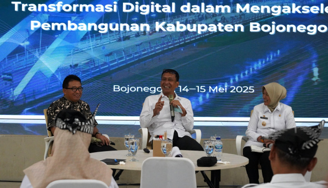 Bupati Setyo Wahono dan Wabup Nurul Azizah.