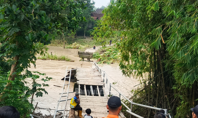 Jembatan Sogo-Ngrejeng putus