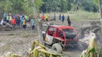 Evakuasi jlurung jembatan Sogo-Ngrejeng