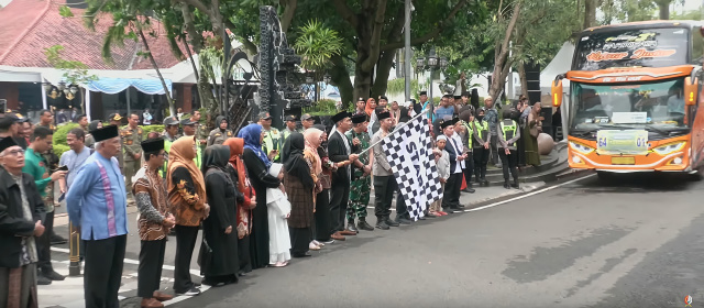 Bupati Setyo Wahono berangkatkan CJH Bojonegoro