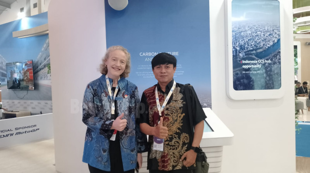 Presiden ExxonMobil yang lama, Carole J. Gall.