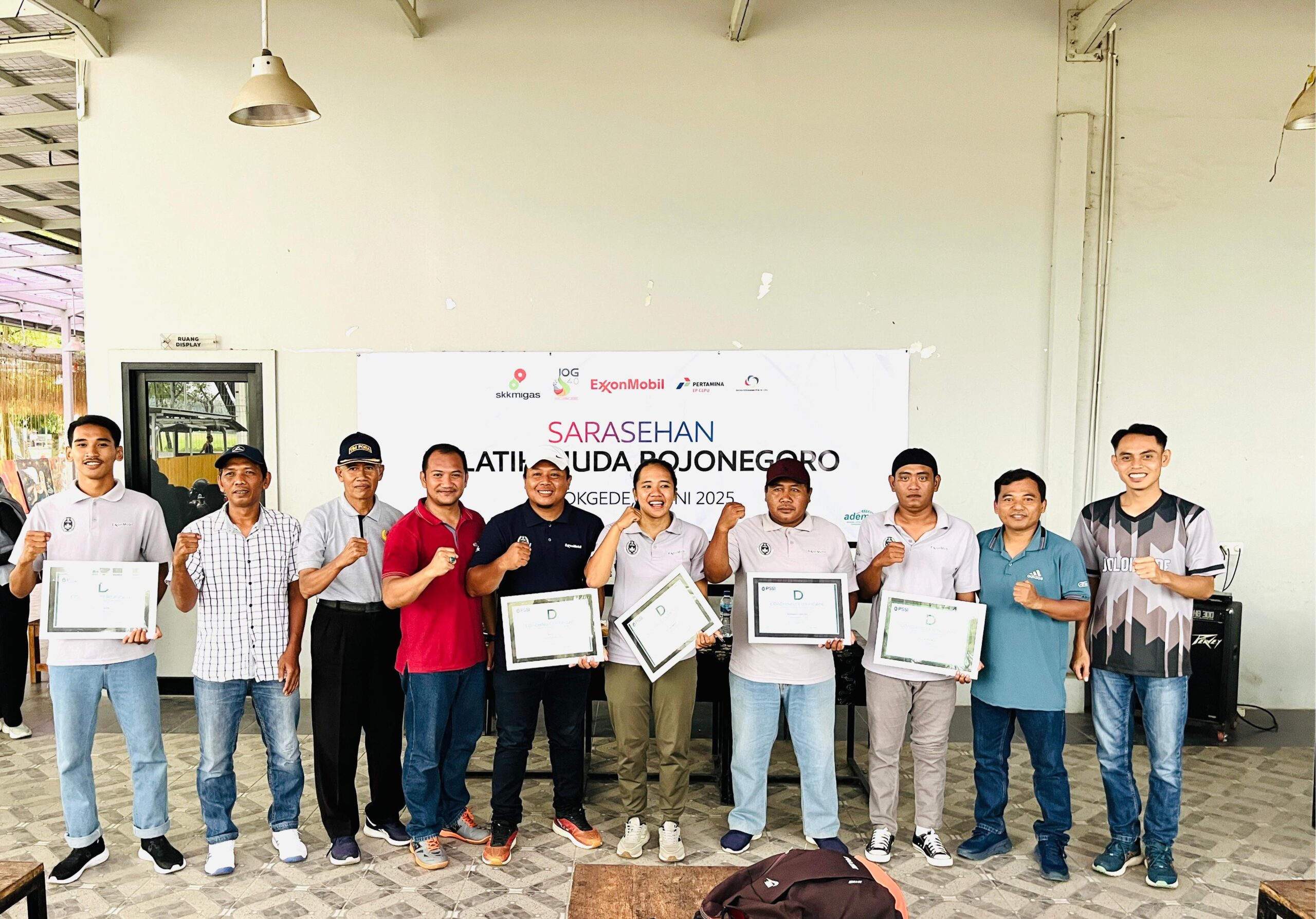 Pelatih sepakbola dini.