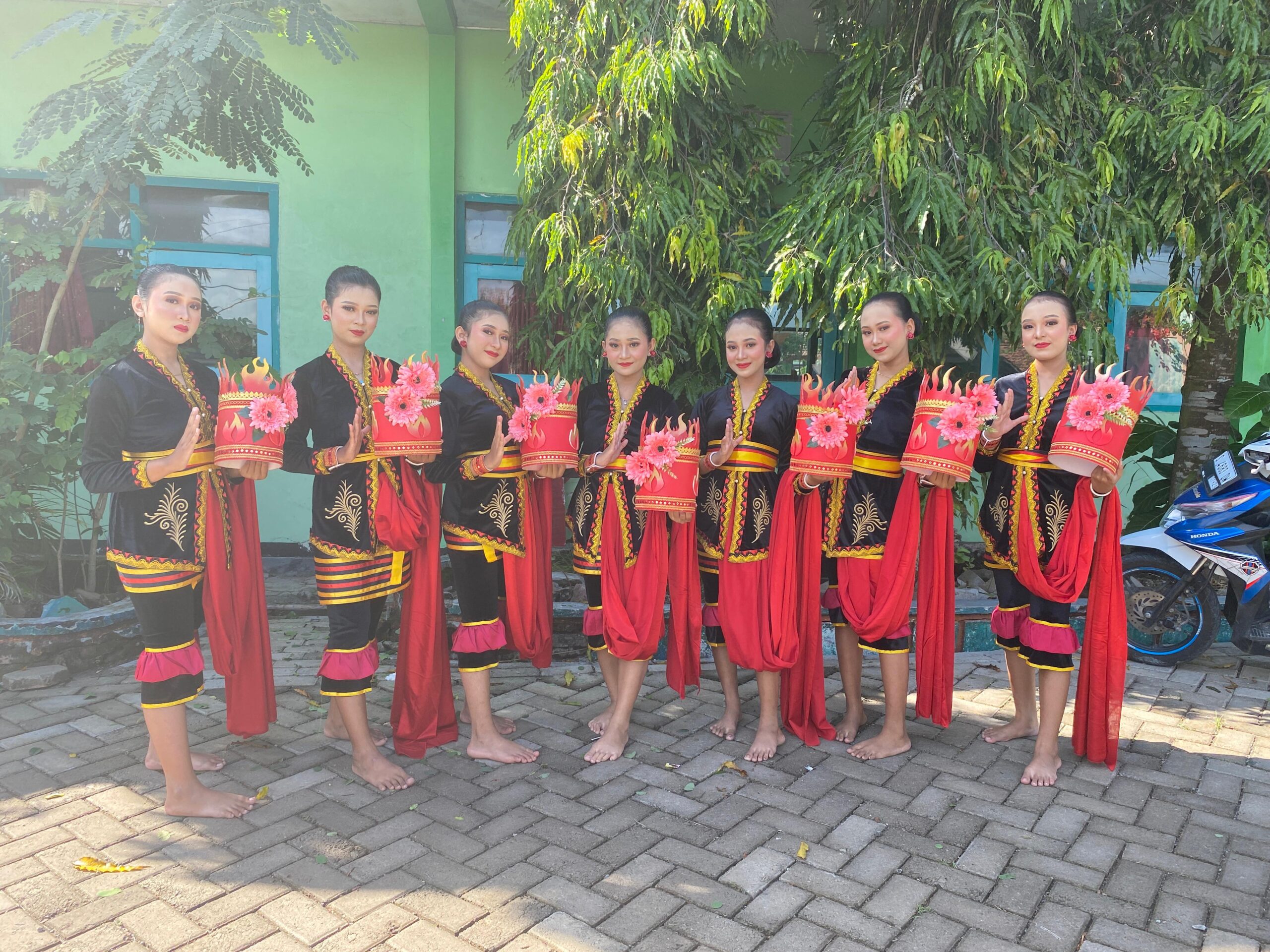Tari api kayangan buka festival geopark.