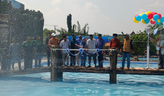 Taman Agrowisata Kolam Renang Brata Tirta di Desa Brabowan.
