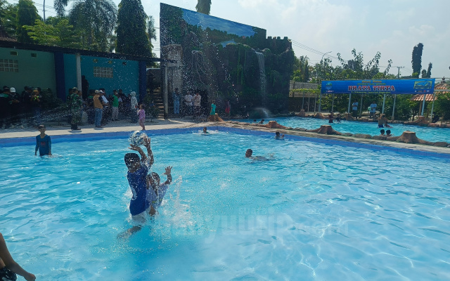 Kolam Renang Brata Tirta Brabowan.